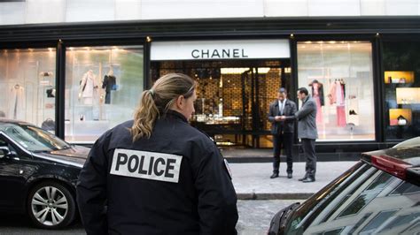 Une boutique Chanel attaquée à la voiture